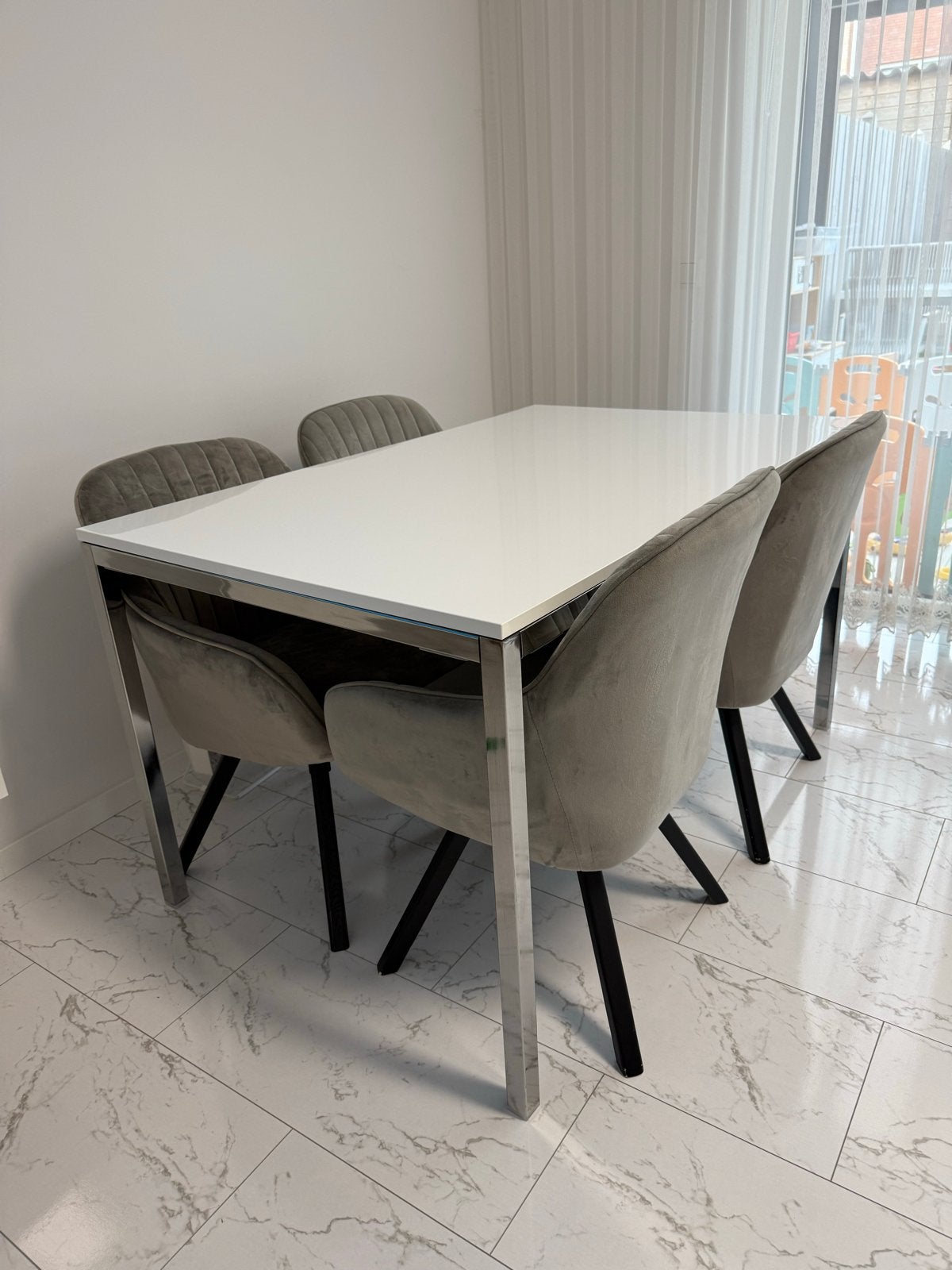 Eettafel met 4 draaibare stoelen van JYSK, Ophalen, Gebruikt, Vier personen, Metaal