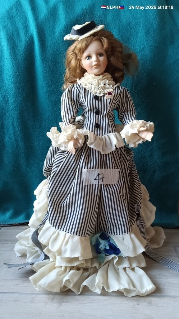 Vintage Victoriaanse Porseleinen Pop met Muziek – 45cm, Ophalen, Gebruikt, Pop