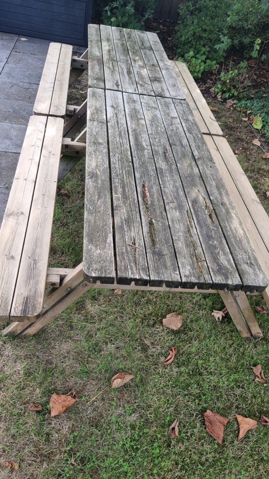 Gratis: Twee gebruikte houten picknicktafels (opknappers), Tuin en Terras, Ophalen, Gebruikt, Rechthoekig, Hout