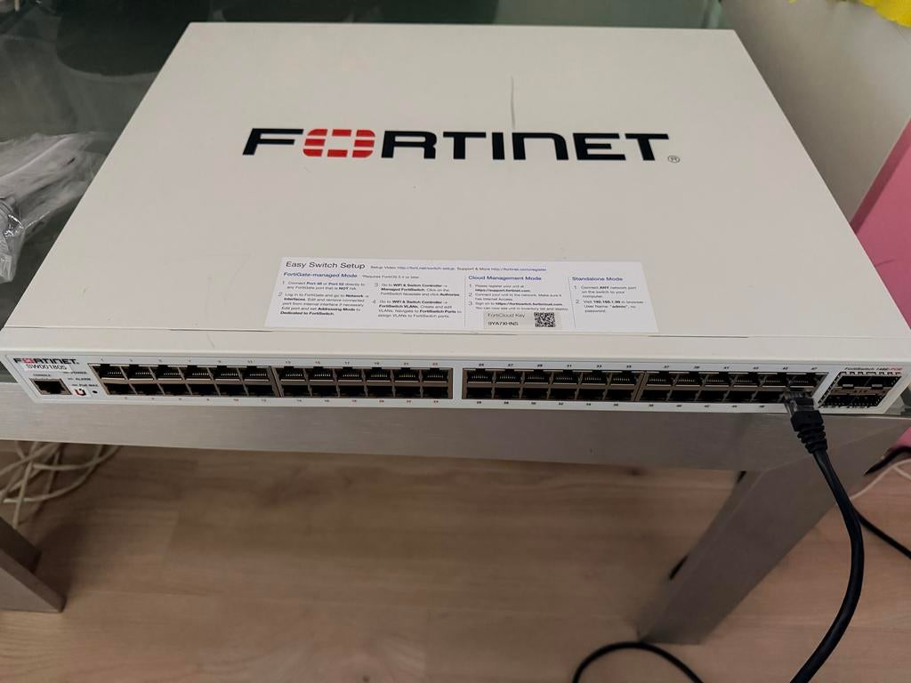FortiSwitch 148E-POE - Managed Gigabit Ethernet Switch, Computers en Software, Netwerk switches, Ophalen of Verzenden, Zo goed als nieuw