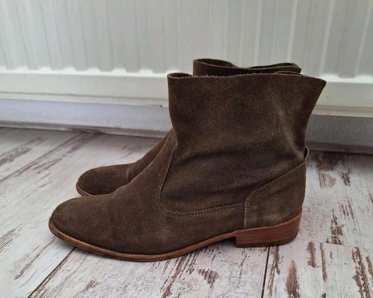 Catarina Martins donkergroene suede enkellaarsjes, mt 37, Lage of Enkellaarzen, Ophalen of Verzenden, Catarina Martins, Gedragen