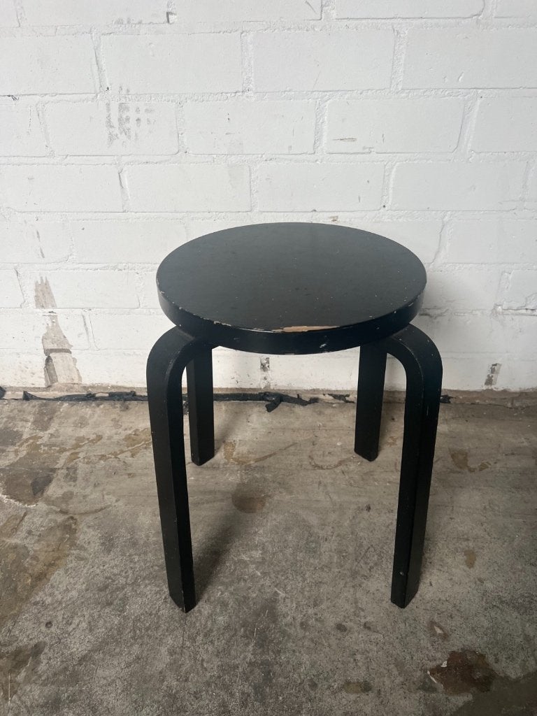 Vintage kruk zwart design bijzettafel Scandinavisch, Ophalen of Verzenden, Gebruikt, Hout