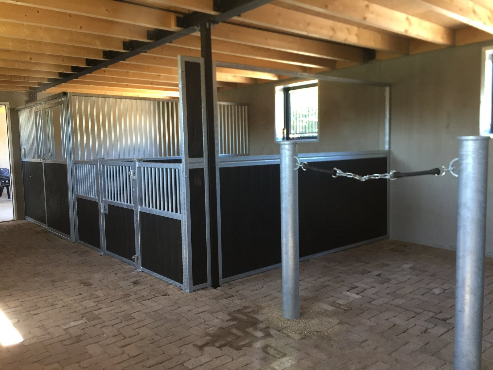2x Paardenbox - kunststof, Ophalen, Gebruikt