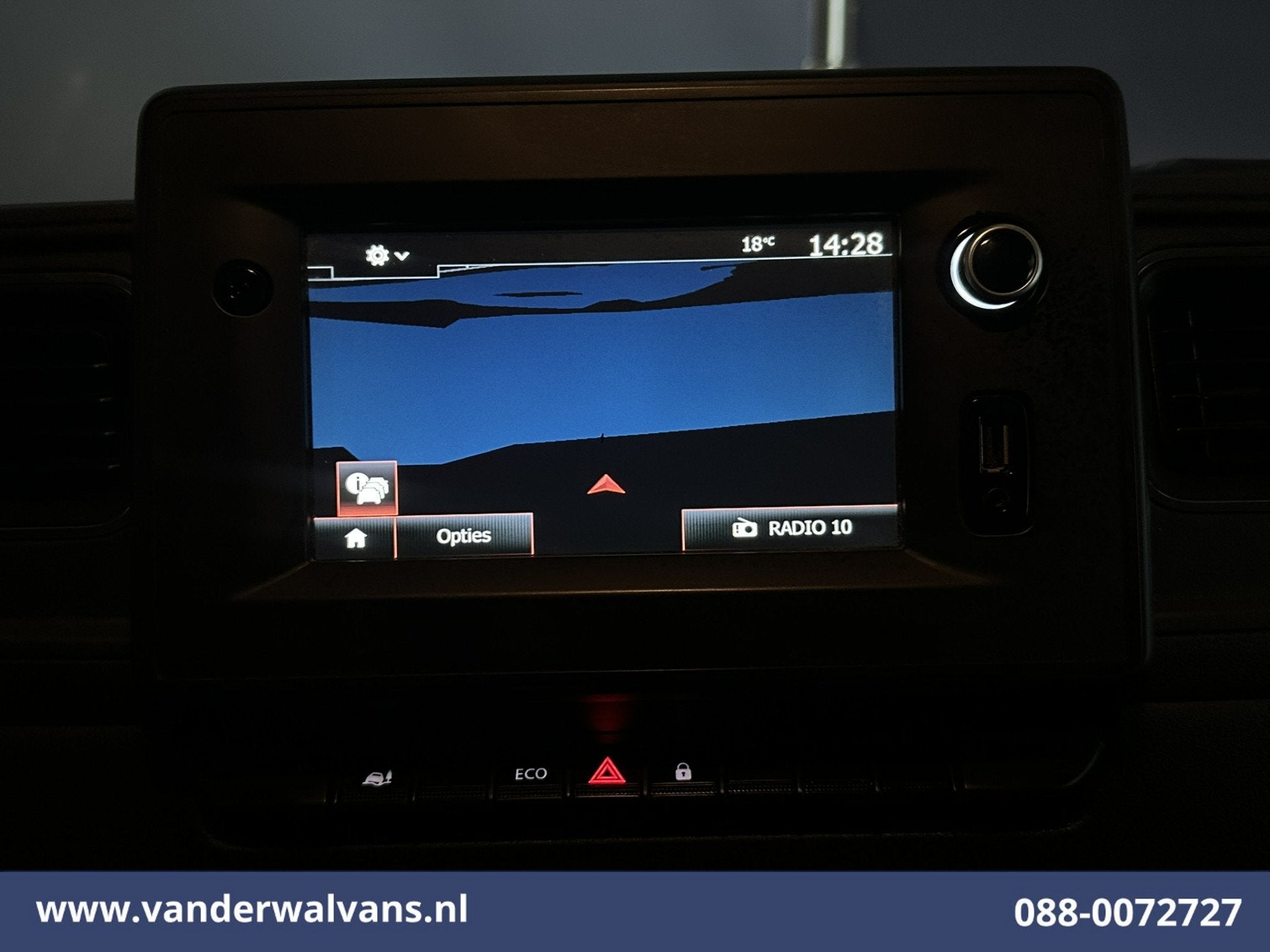 Opel Movano 2.2D 141pk L2H2 Euro6 Airco | Navigatie | Camera, Auto's, Voorwielaandrijving, Dealer onderhouden, Stof, Gebruikt