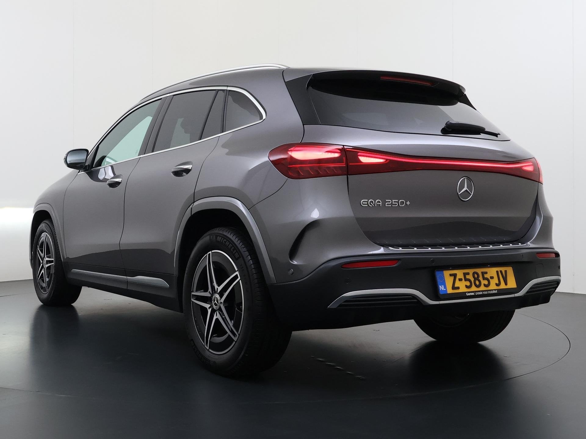 Mercedes-Benz EQA 250+ AMG Line 71 kWh, Auto's, Gebruikt, Zwart, 435 min, Origineel Nederlands