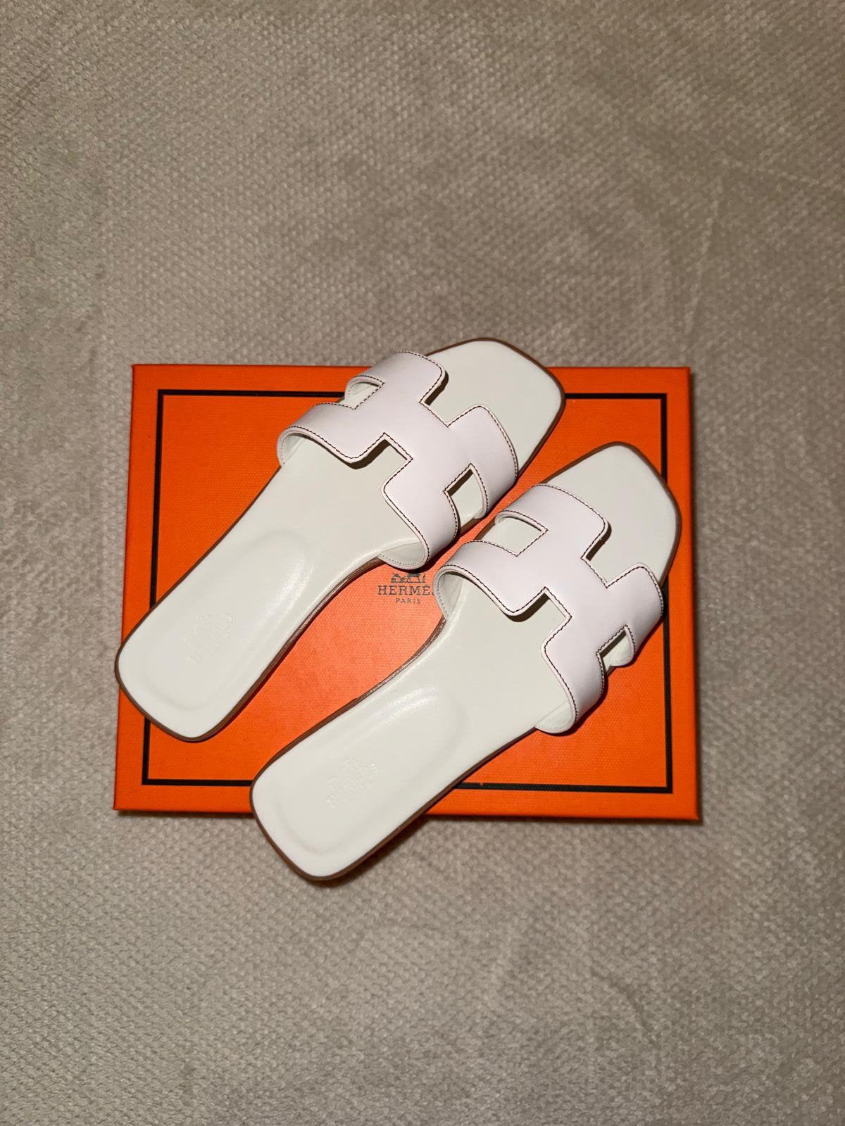 Hermès Oran Slippers Dames– Wit&Bruin – Maat 36 t/m 40, Verzenden, Zo goed als nieuw, Zwart, Sandalen of Muiltjes