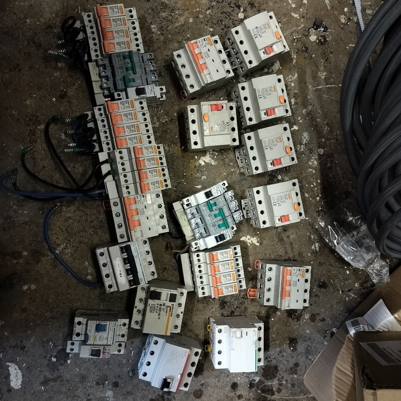 Diverse aardlekschakelaars en installatieautomaten, Ophalen of Verzenden, Gebruikt, ABB, Aardlekschakelaar