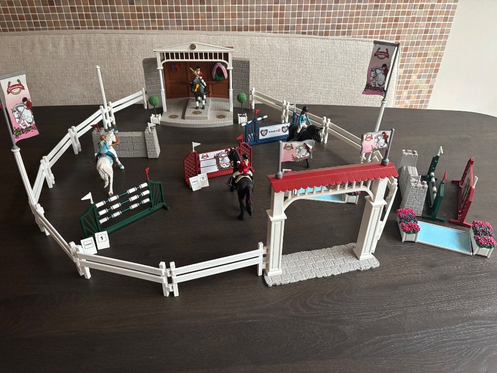 Set Schleich: springparcours met 4 paarden, Ophalen of Verzenden, Zo goed als nieuw