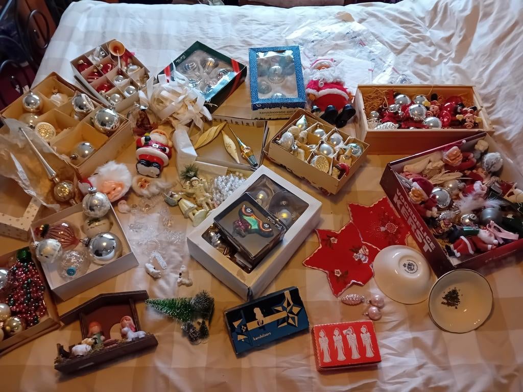 Verzameling vintage en antieke kerstballen, Ophalen
