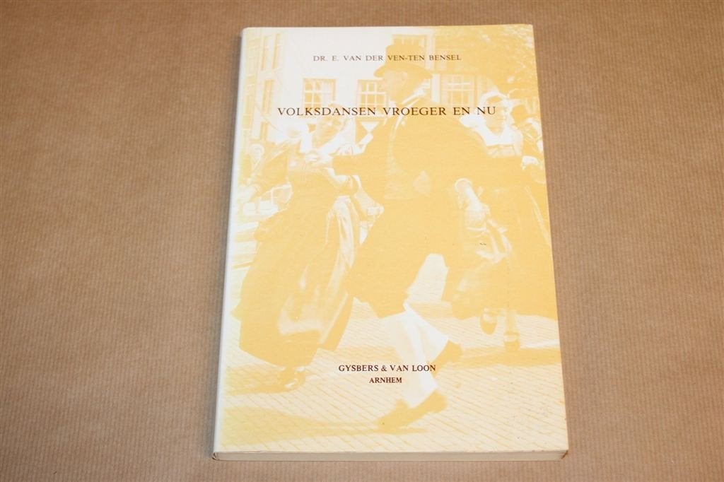 Volksdansen Vroeger en Nu — Nederlandse Traditie, Boeken, Ophalen of Verzenden, Gelezen