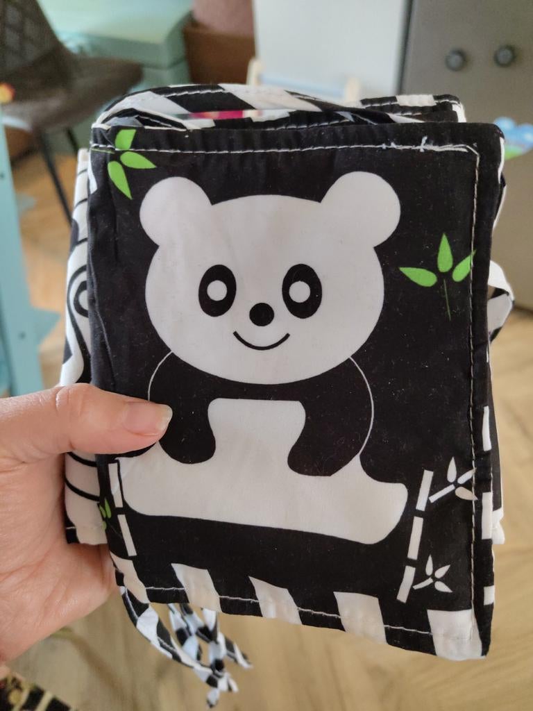 Zwart-wit babyboekje met contrastfiguren evt in de box, Ophalen