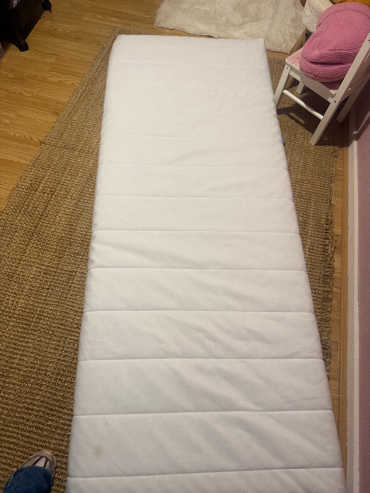 Matras van de ikea 1 persoons 90 bij 200, Ophalen, 90 cm, Eenpersoons, Zo goed als nieuw
