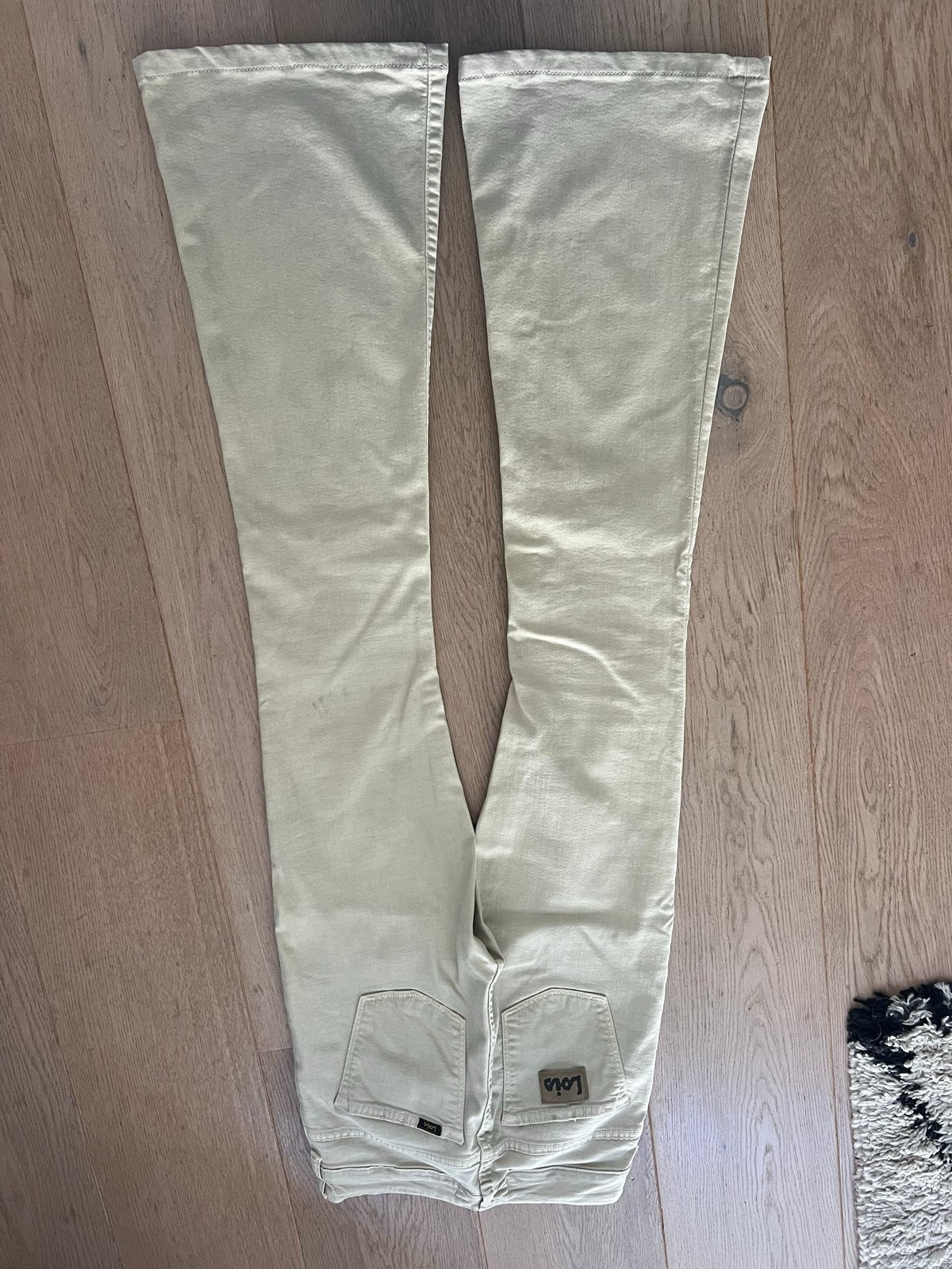 Lois flared broek - Beige - Maat 25/32, Beige, Ophalen of Verzenden, Maat 34 (XS) of kleiner, Lang