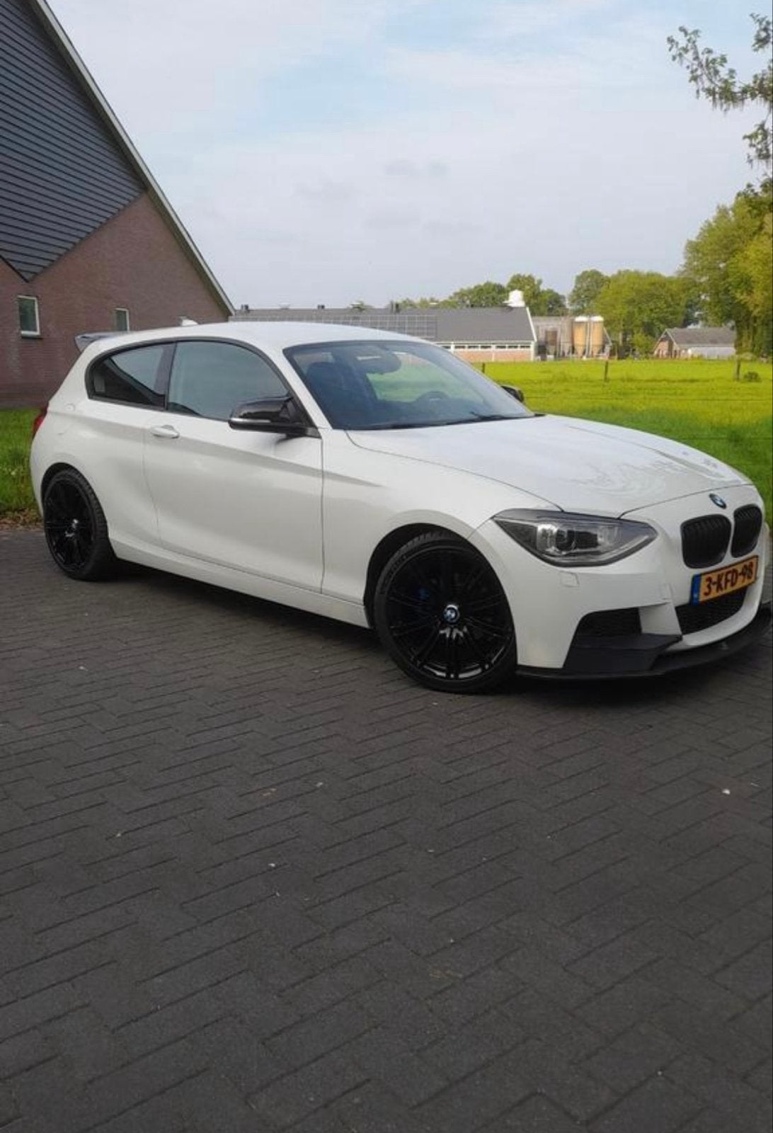 BMW 1-Serie 114I 75KW 3-DR 2013 Wit, Auto's, 1-Serie, Achterwielaandrijving, 4 cilinders, Wit