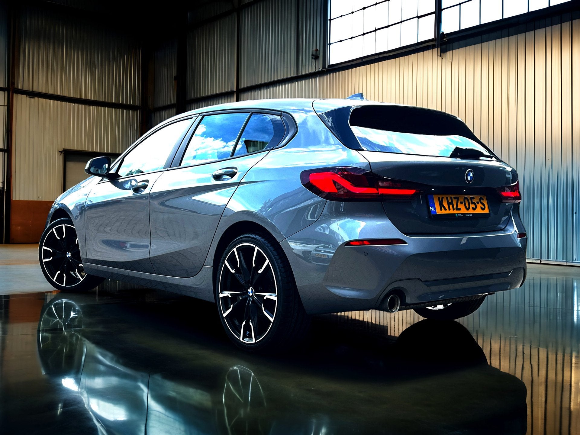 BMW 1-serie 118i Business Line Carplay wireless_PDC_19''LMV, 136 pk, Gebruikt, Bedrijf, 3 cilinders