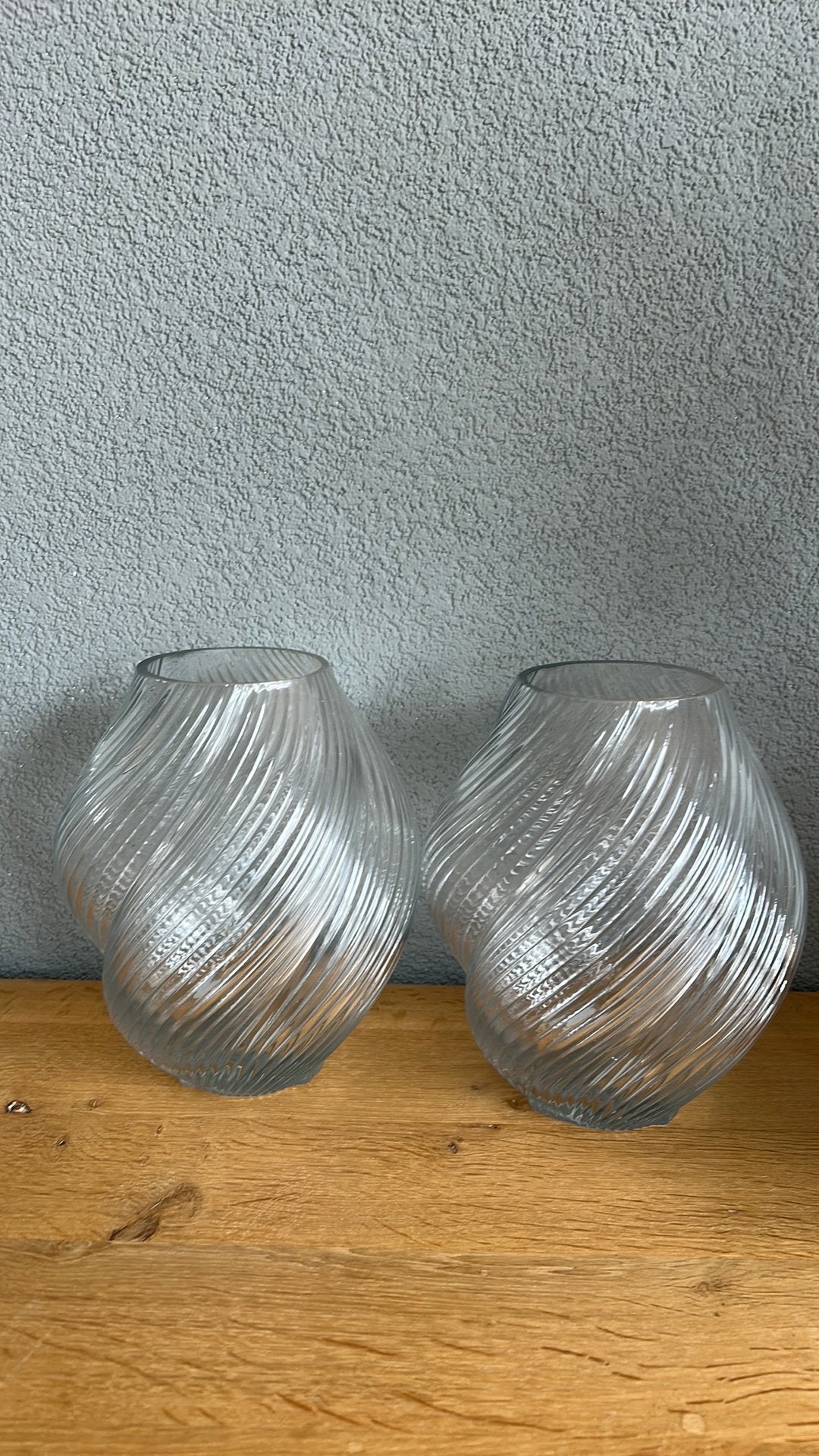 2 vazen 21 cm hoog, Ophalen, Zo goed als nieuw, Glas, HEMA