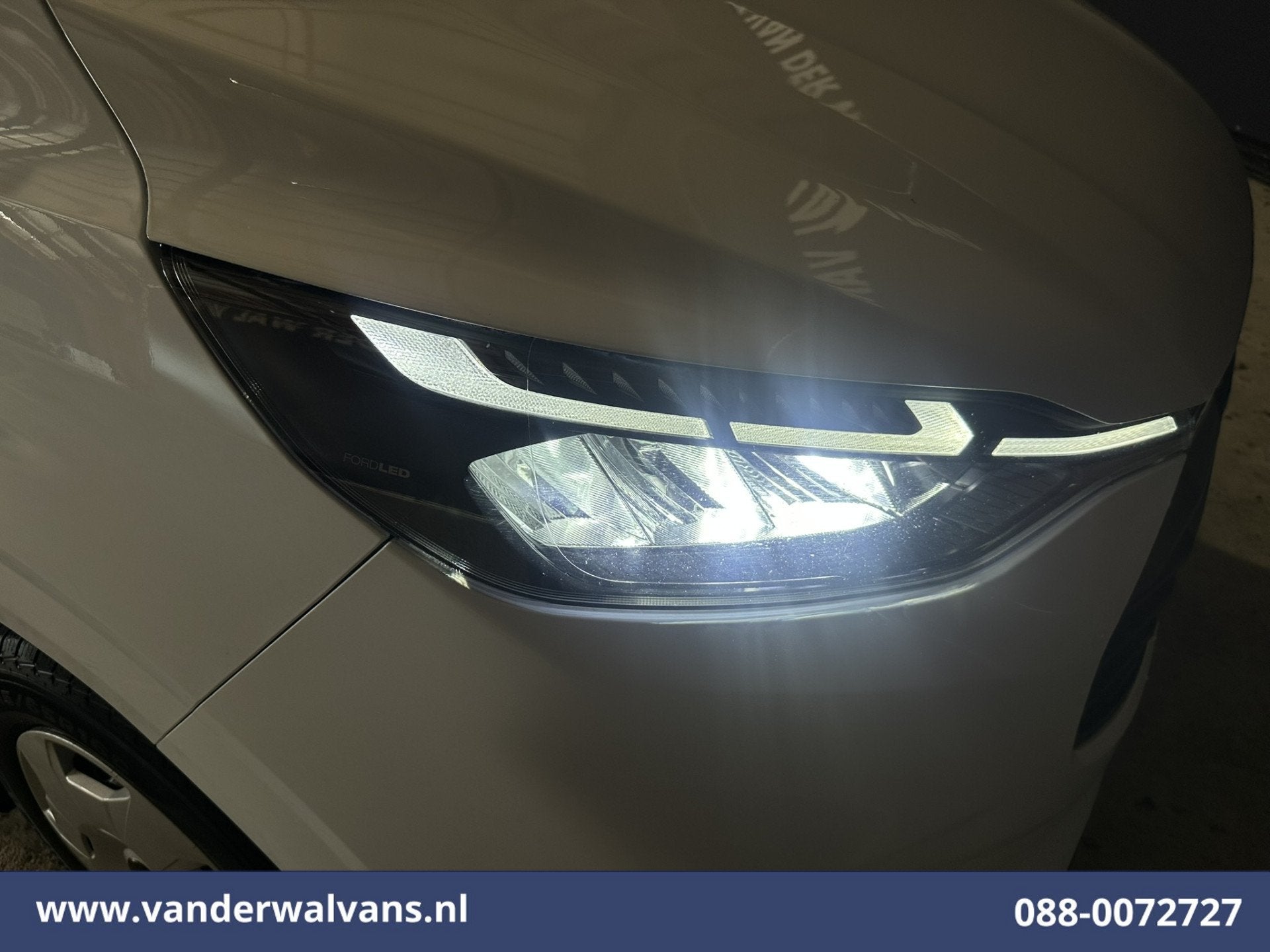 Ford Transit Custom 2.0 TDCI L1H1 Euro6 Airco | Camera | App, Voorwielaandrijving, 4 cilinders, 2000 kg, Wit