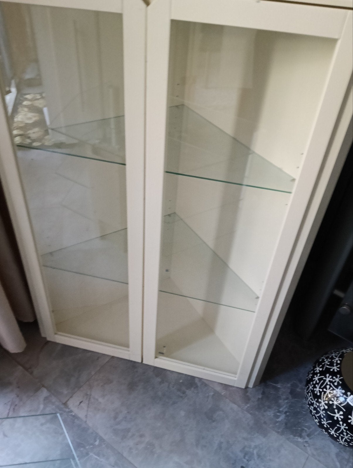 Hoek vitrinekast met glazen schappen, Ophalen, 50 tot 100 cm, Zo goed als nieuw, 150 tot 200 cm