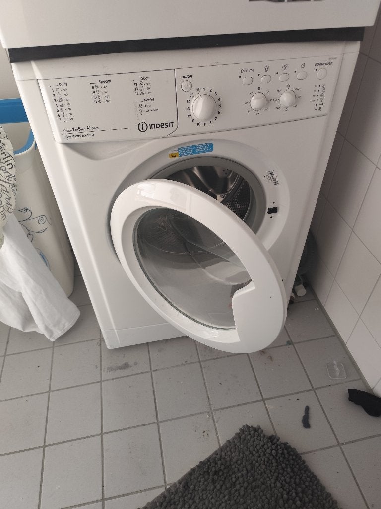 InDesit wasmachine 5 kilo, Ophalen, 1200 tot 1600 toeren, Gebruikt, 4 tot 6 kg