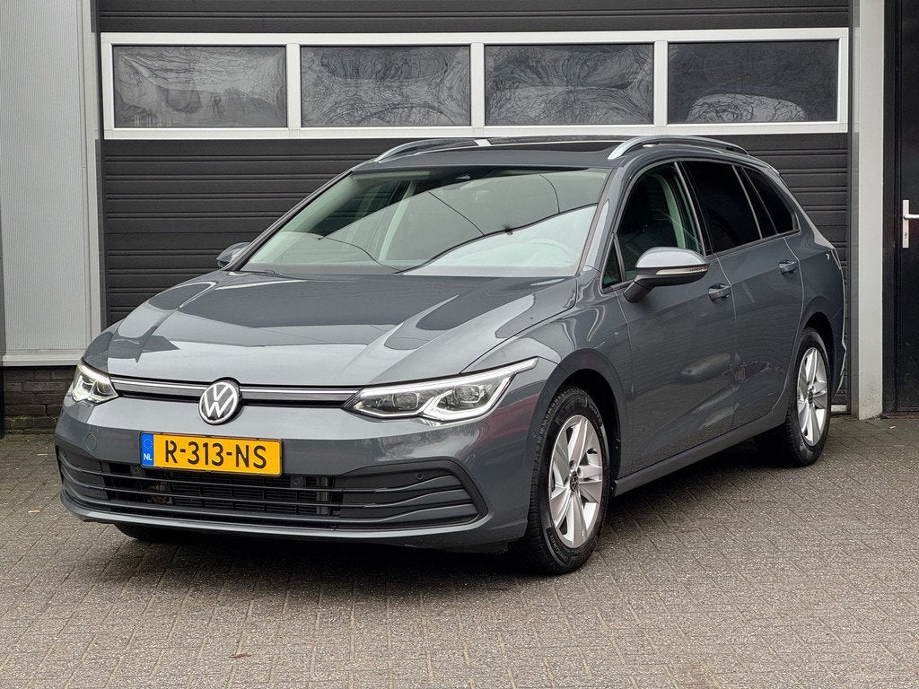 Volkswagen Golf Variant 1.0 eTSI DSG Life Pano, Adaptive Cru, Gebruikt, Automatische klimaatregeling, 19 km/l, 3 cilinders