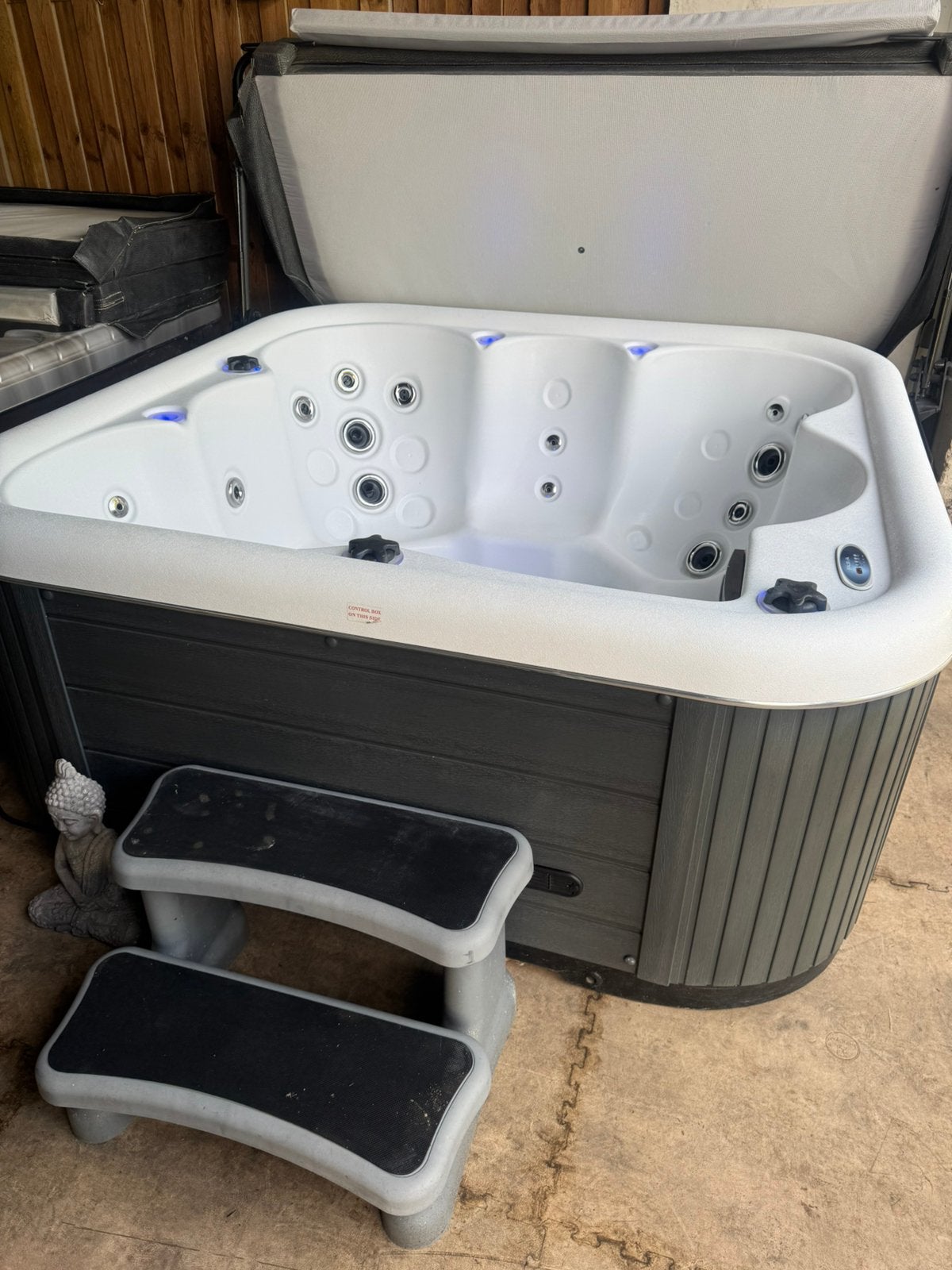 Mooie Passion Mallorca spa 2x2m leveren is mogelijk, Tuin en Terras, Bubbelbaden en Hottubs, Ophalen of Verzenden, Zo goed als nieuw
