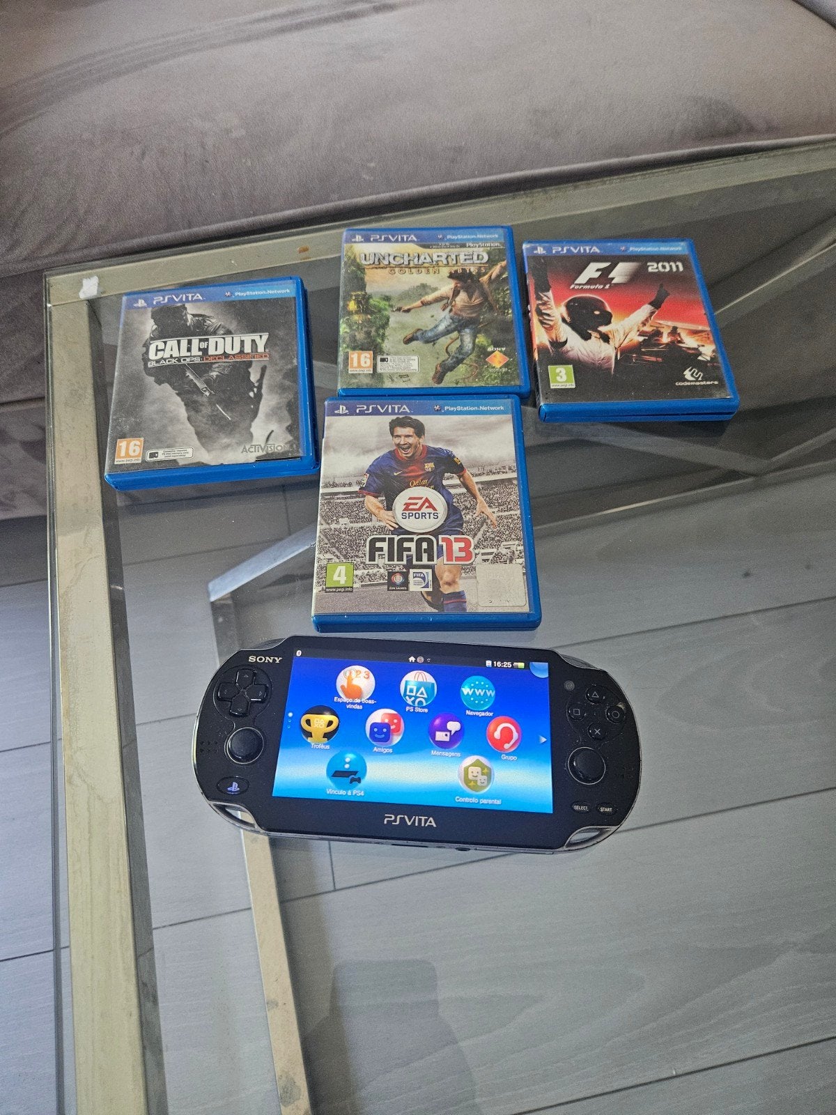 Sony PlayStation Vita (Ps Vita) compleet pakket met 4 games, 3 spelers of meer, Ophalen of Verzenden, Sport, Vanaf 3 jaar