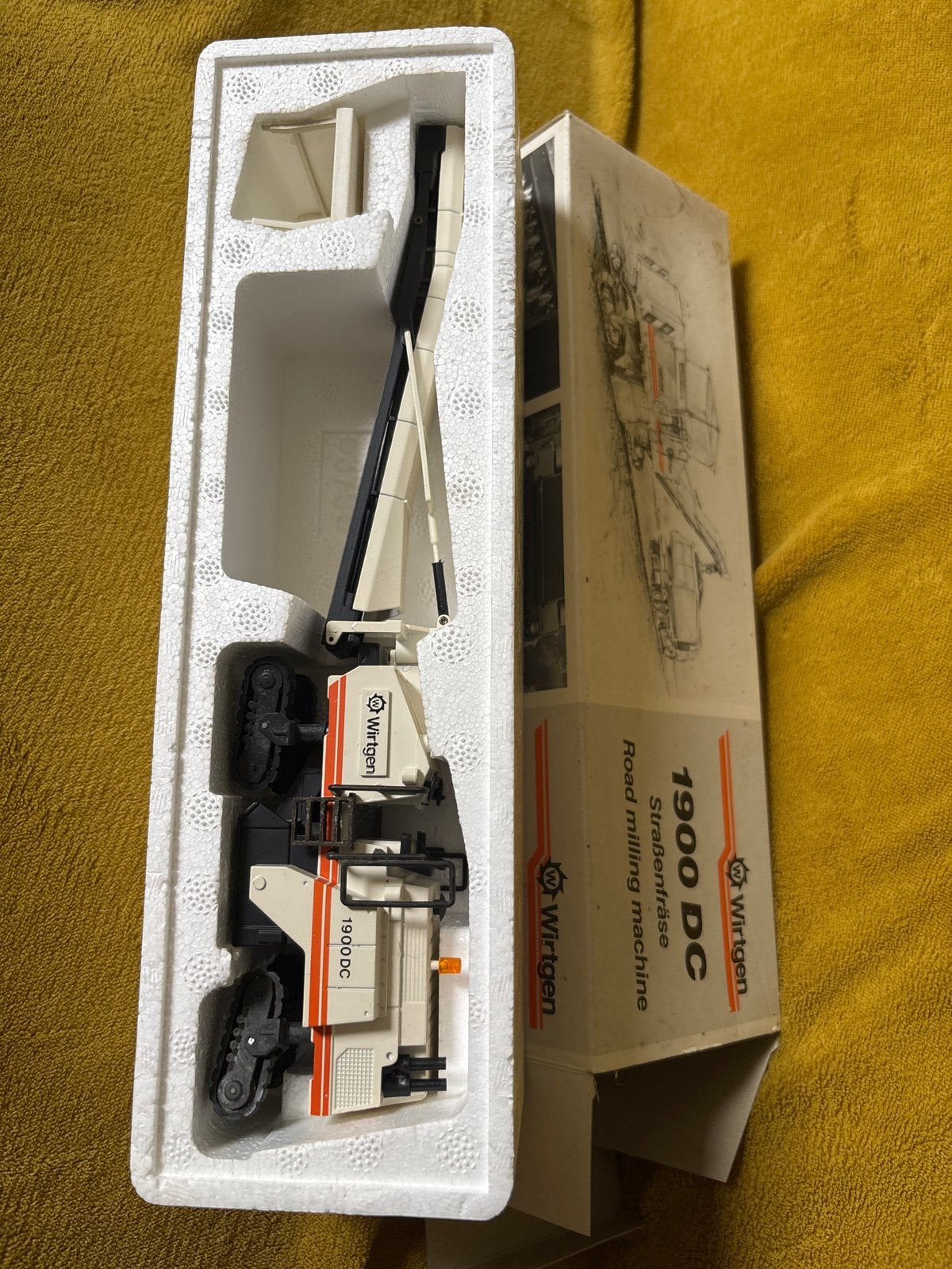 Wirtgen 1900 DC Wegenfrees model 1:50, Overige merken, 1:50 of kleiner, Overige typen, Ophalen of Verzenden