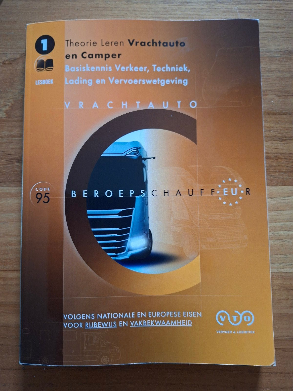 Theorie Vrachtauto en Camper C1, Ophalen of Verzenden, Gelezen, MBO, Onbekend