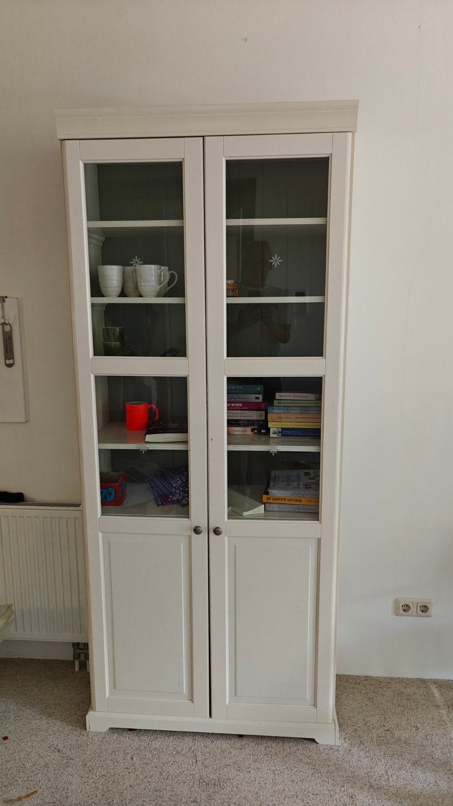 Mooie witte vitrinekast met glazen deuren, Ophalen, 50 tot 100 cm, Modern, 25 tot 50 cm