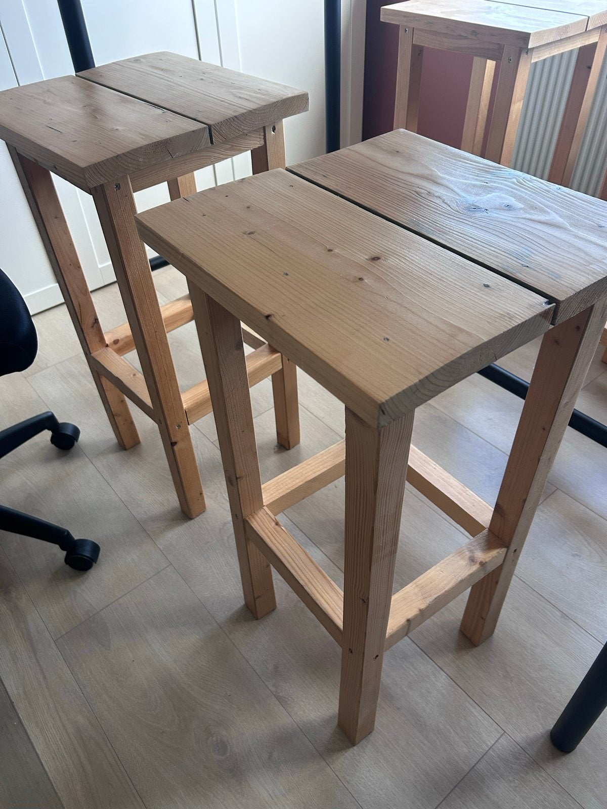 4 Steigerhouten Barkrukken - Robuust en Stijlvol, Ophalen, Gebruikt, 90 cm of meer, 4 krukken