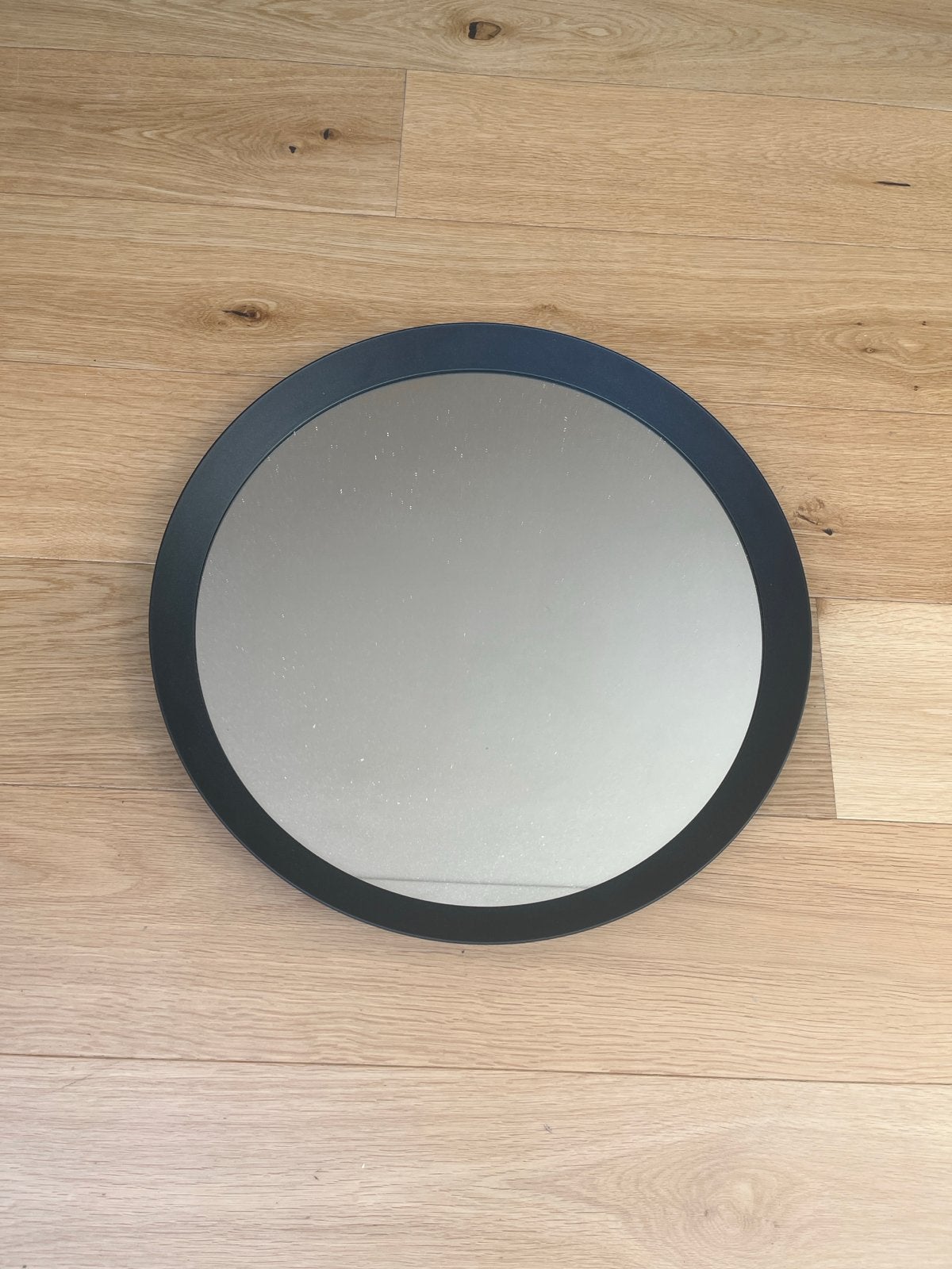 Ronde spiegel met zwarte rand - 50 cm diameter, Huis en Inrichting, Woonaccessoires | Spiegels, Ophalen, Rond, Zo goed als nieuw
