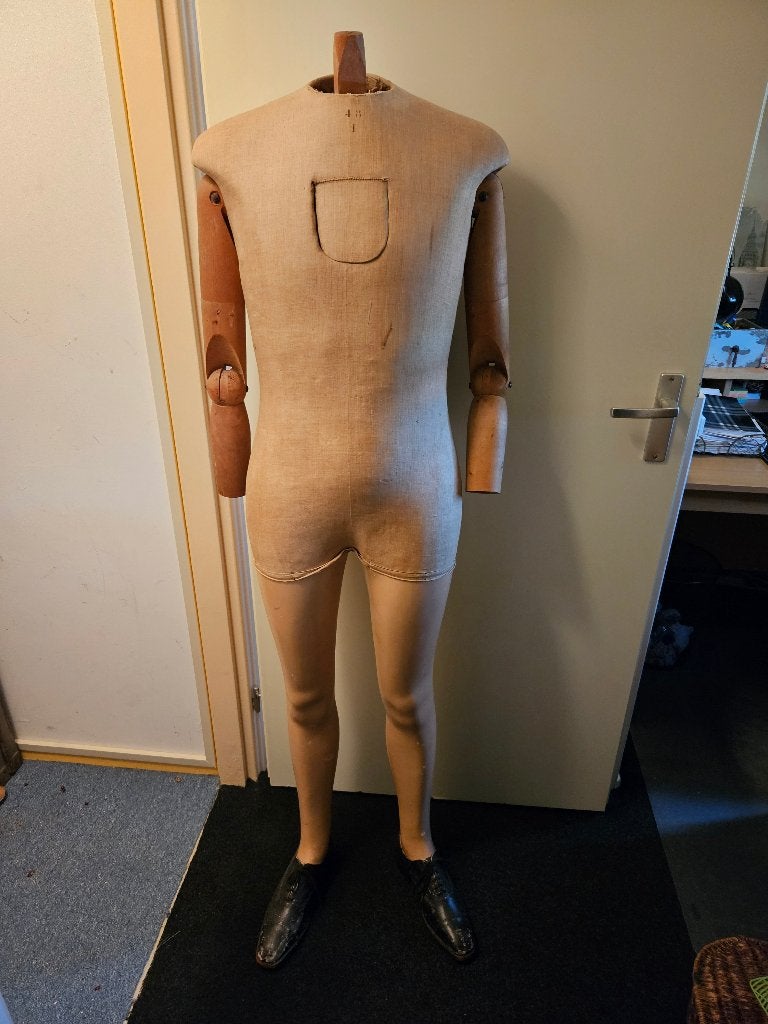 2 Oude paspoppen, Ophalen