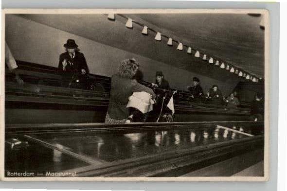 Rotterdam 2 x Maastunnel 1950, Verzamelen, Ophalen of Verzenden, 1940 tot 1960, Gelopen, Zuid-Holland