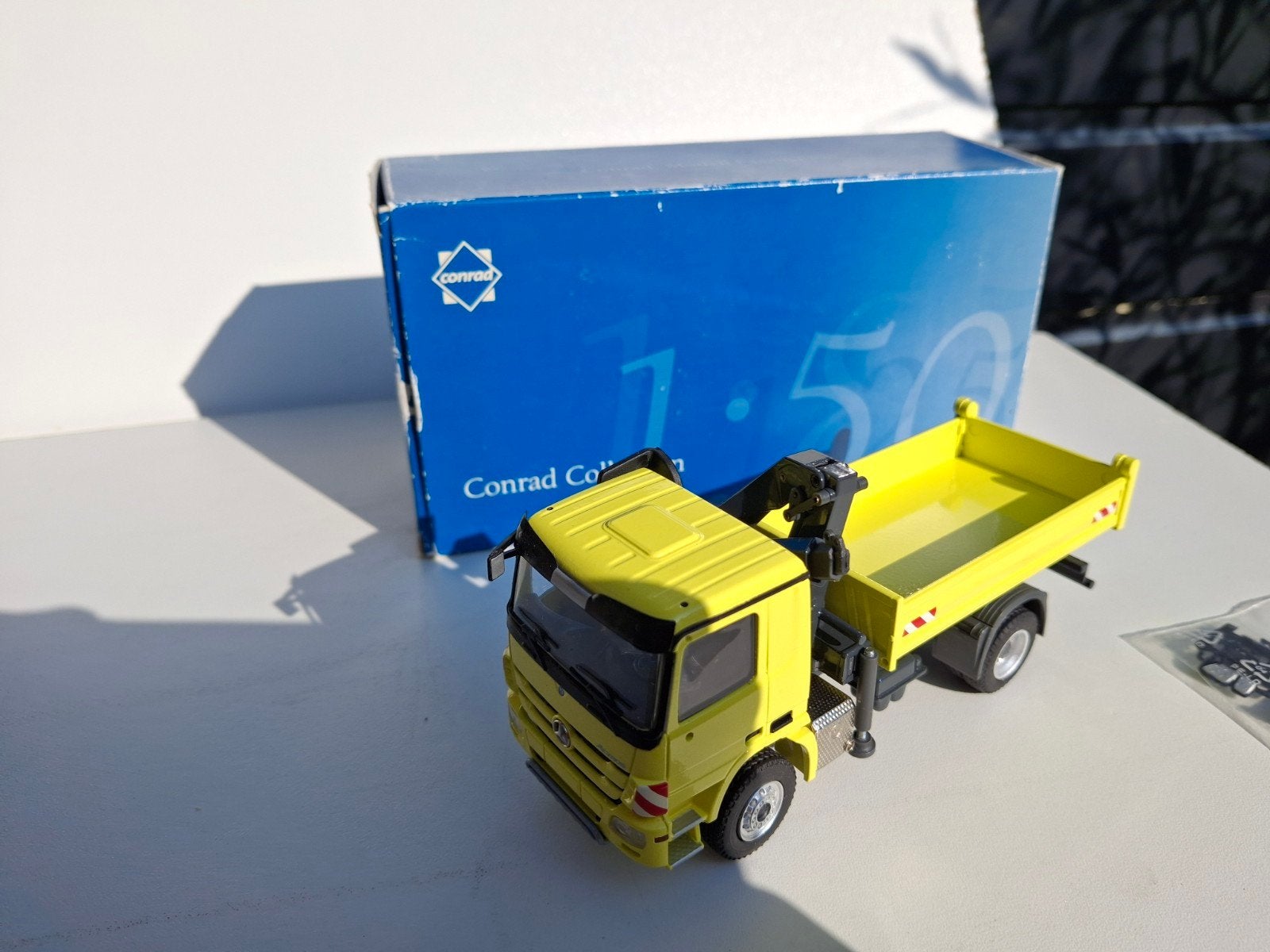Mercedes Benz actros allradkipper mit Ladekran 1:50, Ophalen of Verzenden, Zo goed als nieuw, Bus of Vrachtwagen, Overige merken