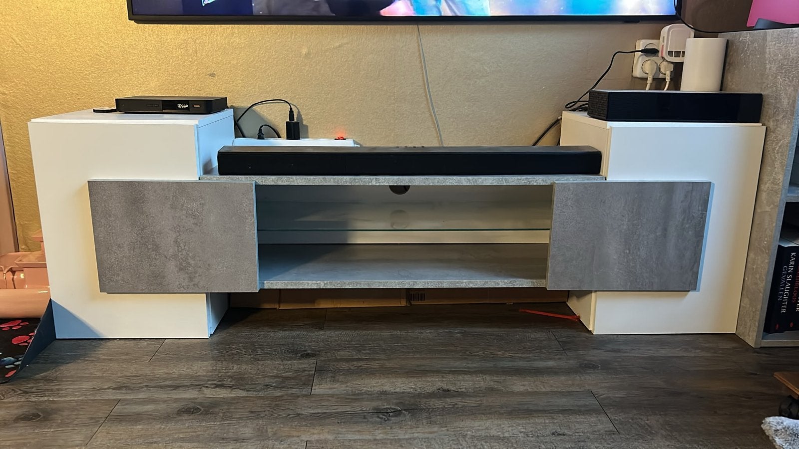 TV-meubel met betonlook, Gebruikt, 100 tot 150 cm, Ophalen of Verzenden, Minder dan 100 cm