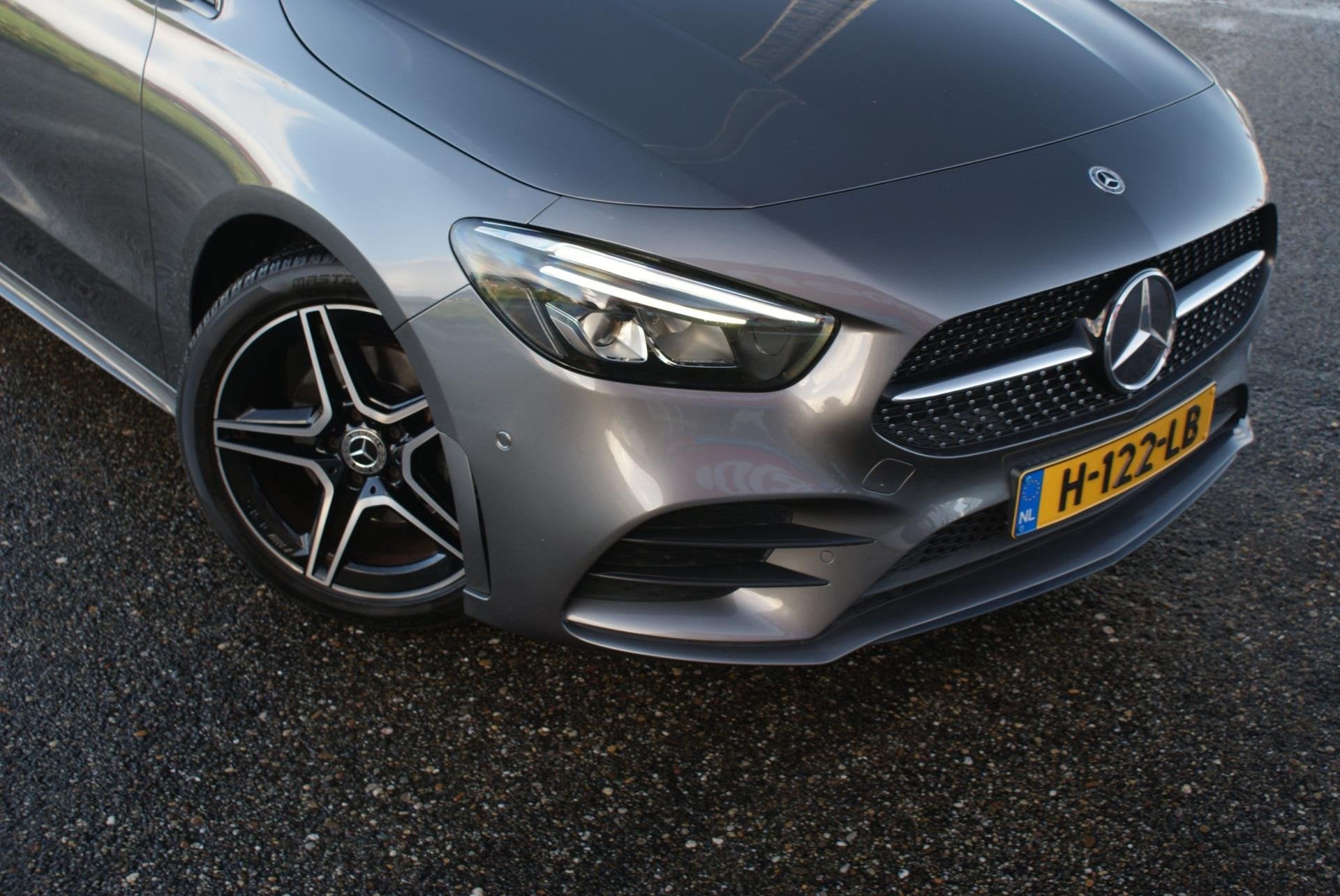Mercedes-Benz B-klasse 180 | AMG Pakket| Pano | Night Pakket, Dealer onderhouden, Gebruikt, 4 cilinders, 700 kg