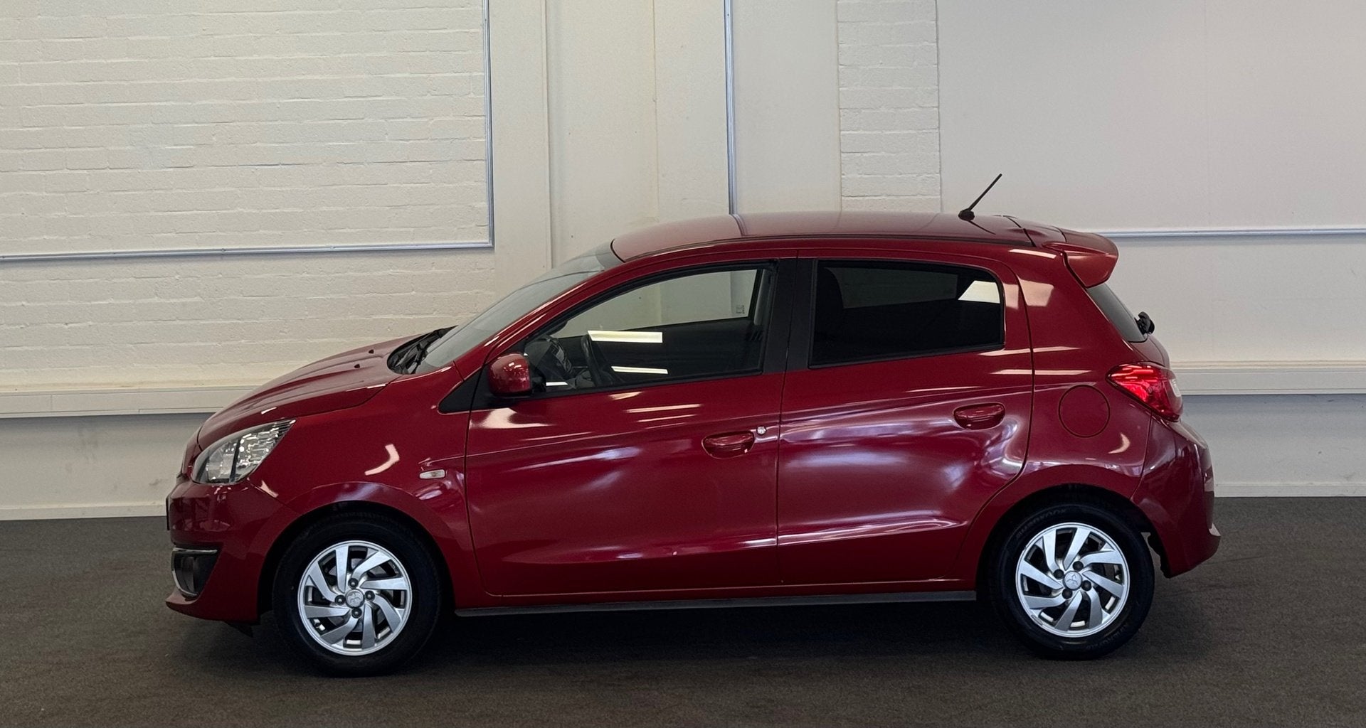 Mitsubishi Space Star 1.0i Intense Automaat 1e Eigenaar Deal, Dealer onderhouden, Stof, Gebruikt, 840 kg