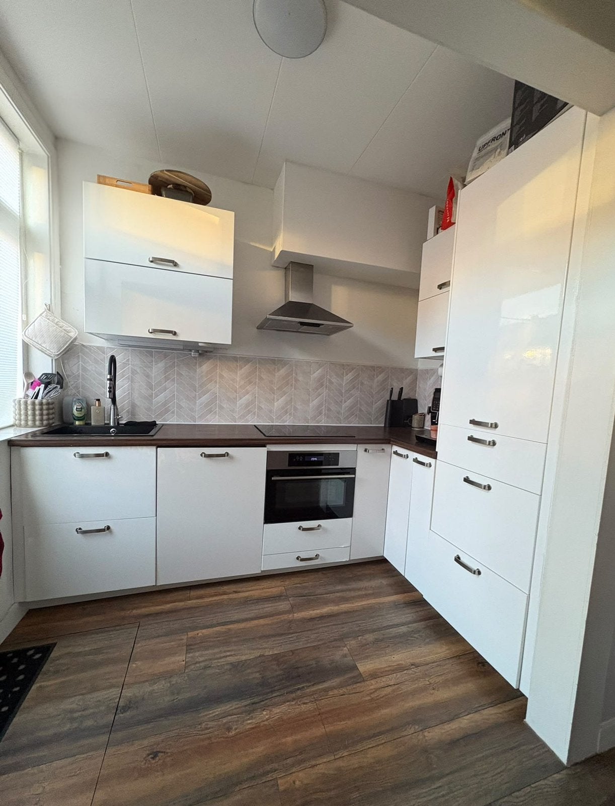 Hoogglans witte Ikea L-vormige keuken (compleet!!) - BIEDEN, Ophalen, Gebruikt, Overige materialen, Wit