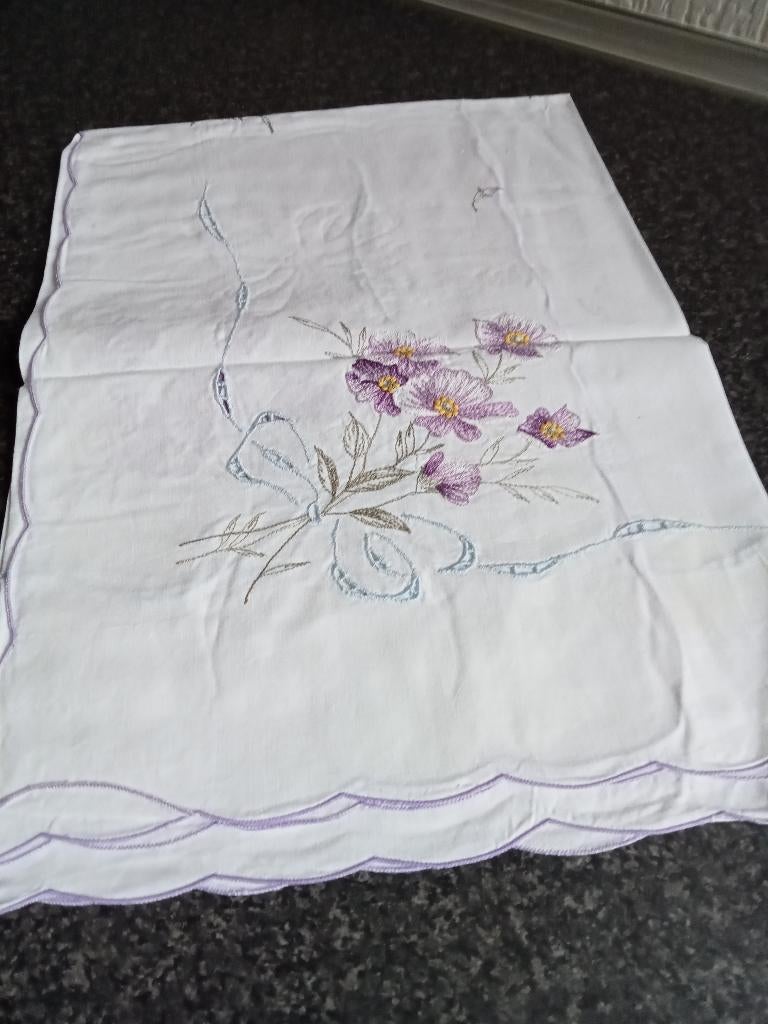 verschillende nieuwe geborduurde katoenen kleedjes 80bij80cm, Ophalen of Verzenden, Nieuw, Wit, Tafelkleed of Tafelzeil