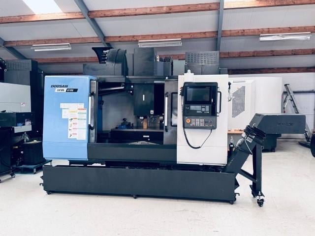 freesmachine Doosan DNM6700 - 2018- Siemens, Doe-het-zelf en Verbouw, Gereedschap | Freesmachines, Ophalen, Gebruikt, Elektrisch