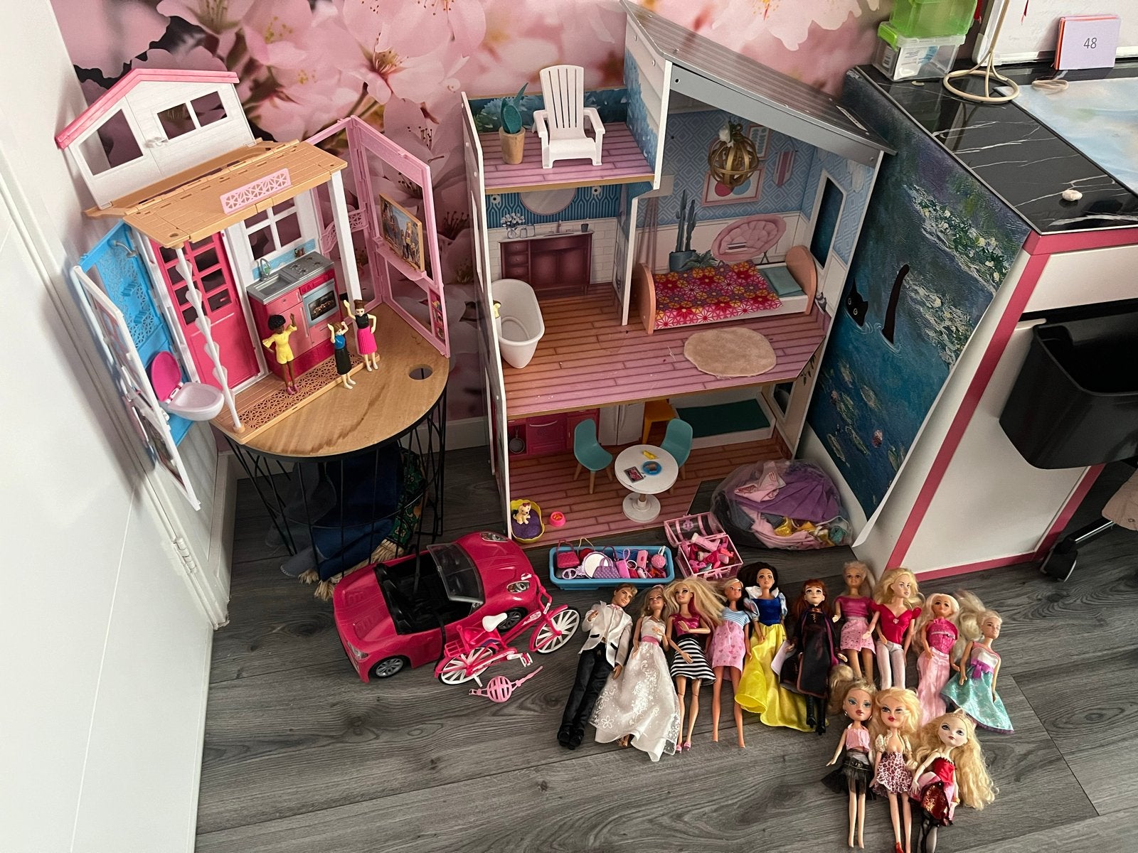 Grote Barbie set: Huis, auto, fiets en diverse poppen, Ophalen, Gebruikt, Barbie