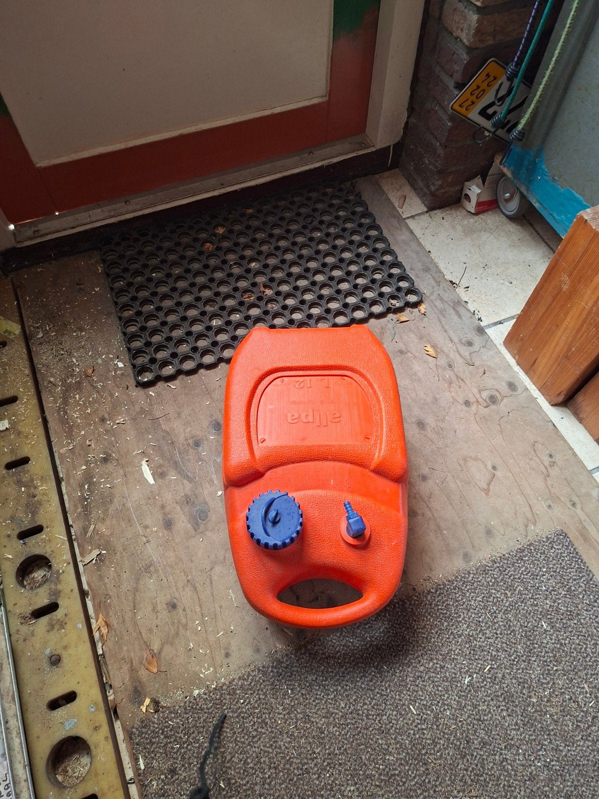 Allpa Marine Equipment 12L brandstoftank, Ophalen