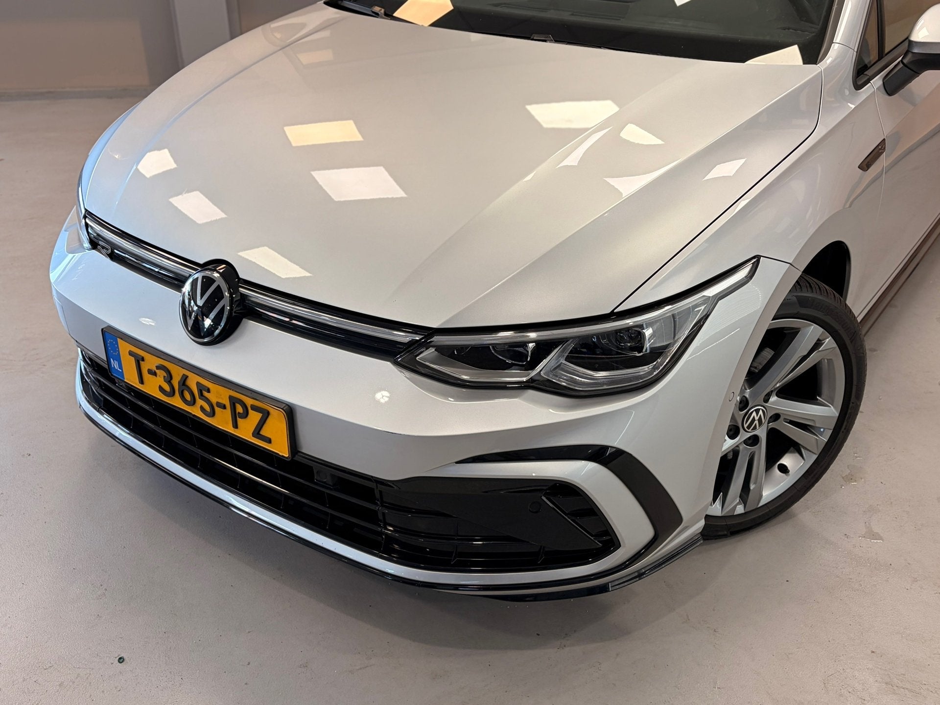 Volkswagen Golf Variant 1.5 eTSI R-Line Business | LED | CAR, Auto's, Dealer onderhouden, 4 cilinders, 150 pk, Origineel Nederlands