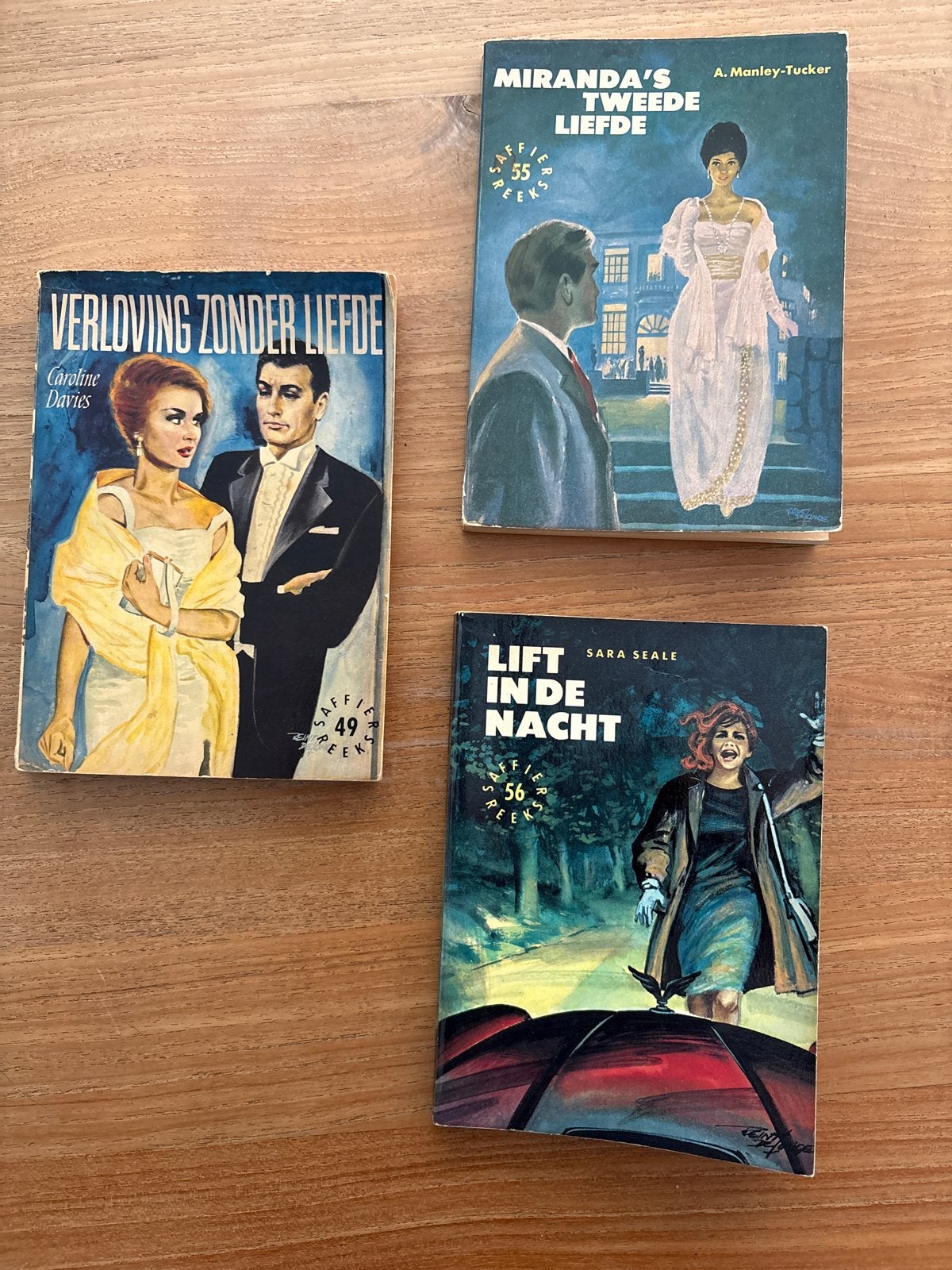 3 Vintage Liefdesromans: Verloving, Miranda's, Lift, Ophalen of Verzenden, Gelezen, Europa overig