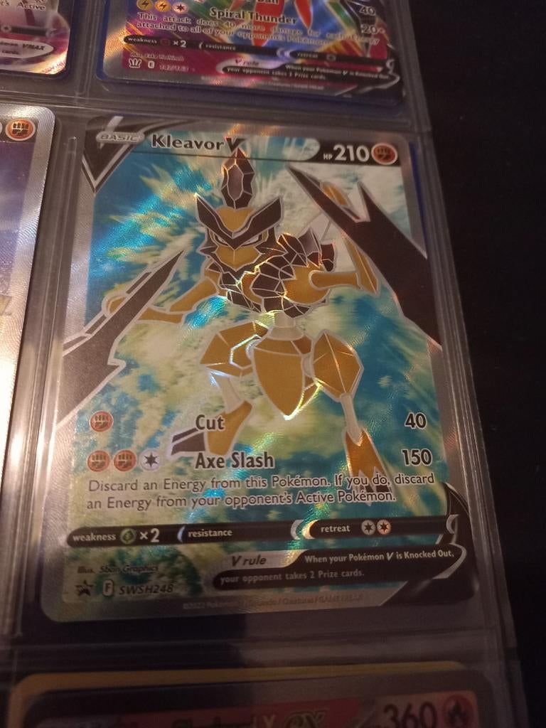 Kleavor V pokemon kaart, Ophalen of Verzenden, Zo goed als nieuw, Losse kaart, Foil
