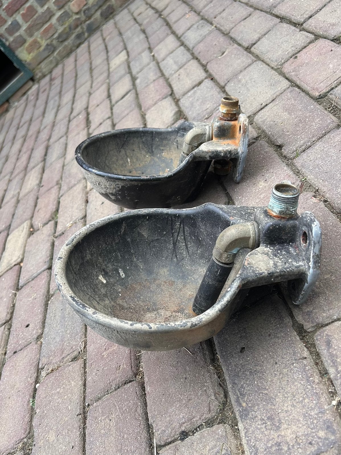 Twee Drinkbakken Paard/Ponny, Dieren en Toebehoren, Ophalen, Zo goed als nieuw