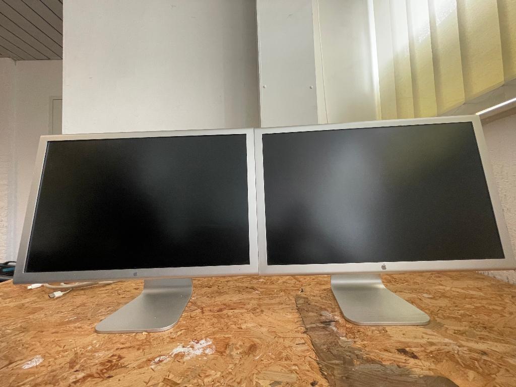 2x Apple Cinema Display monitor, Computers en Software, Monitoren, Ophalen, Gebruikt, IPS, Kantelbaar
