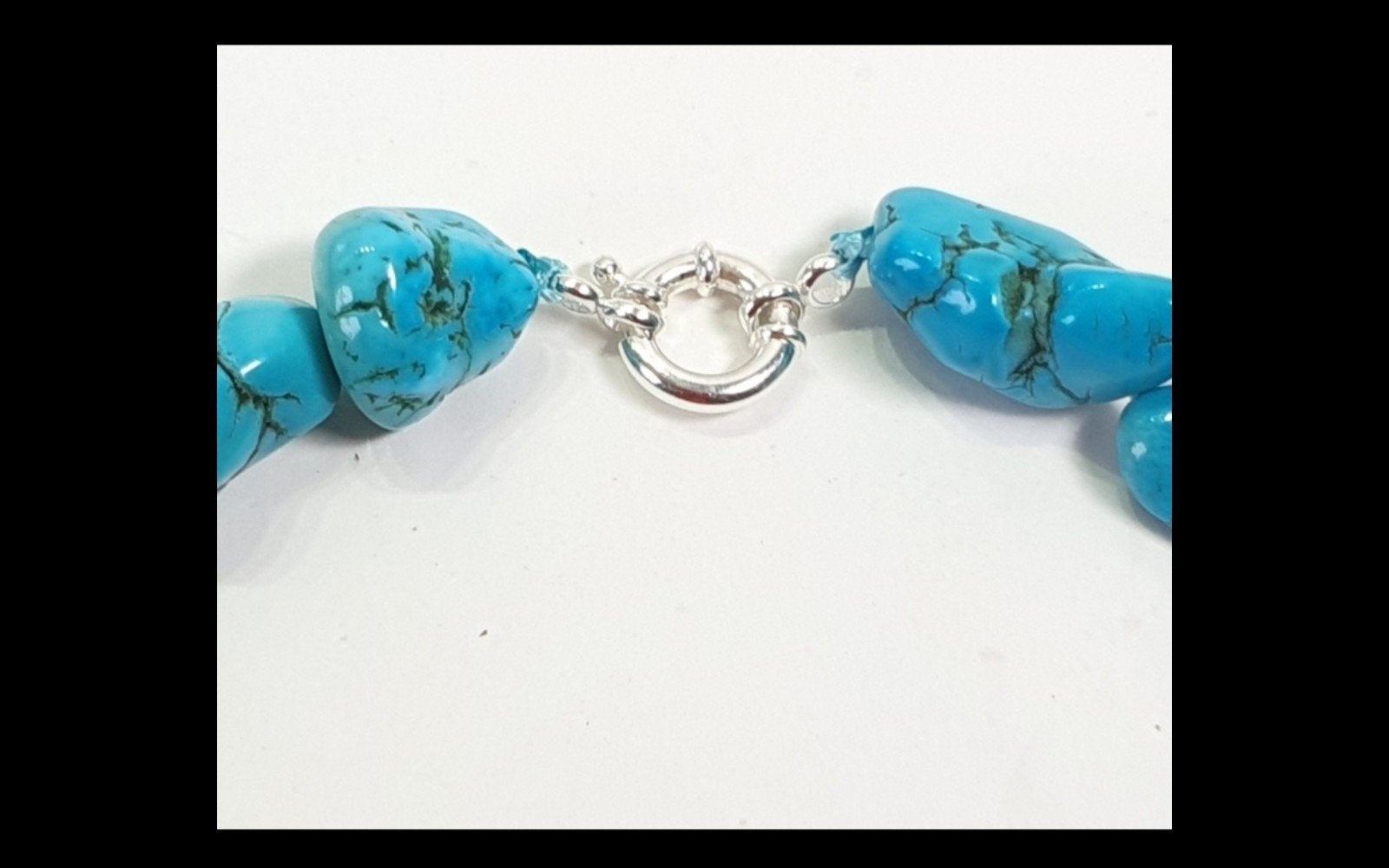 Foto 3 van Prachtig handgesponnen ketting met Turquoise.