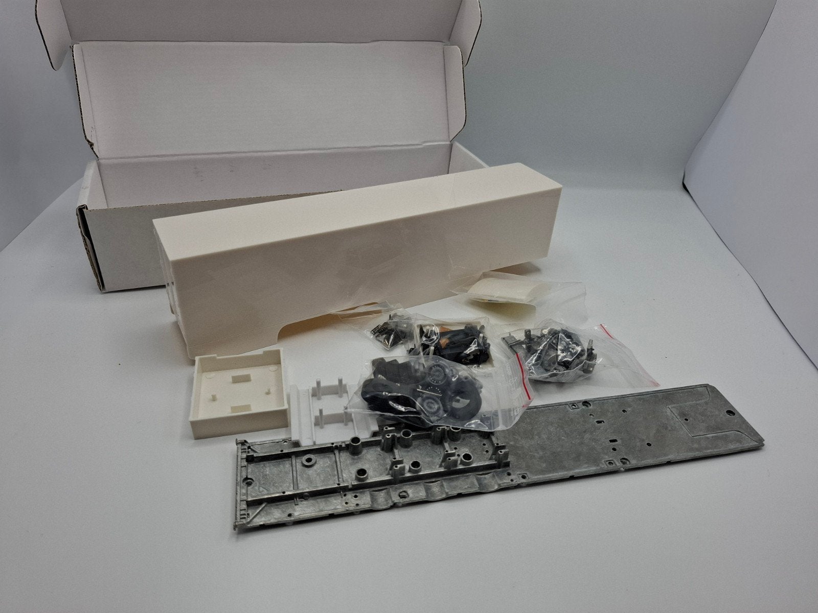 Tekno koelopleggers bouwkit met sideskirts, Ophalen of Verzenden, Nieuw, Bus of Vrachtwagen, Tekno