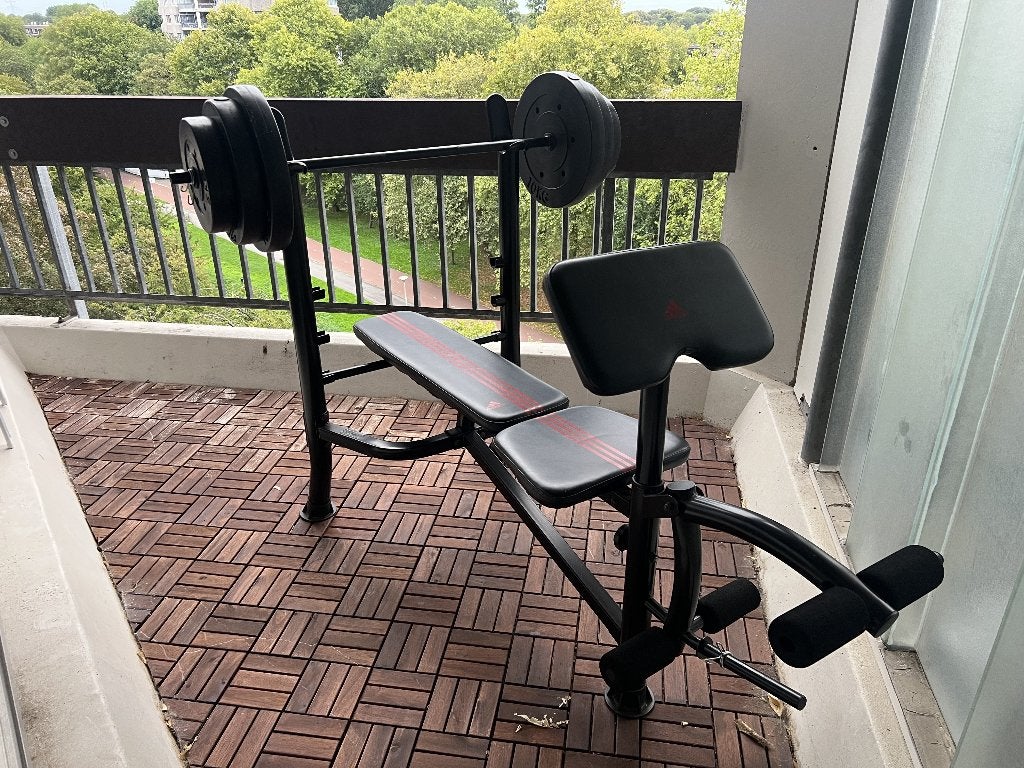 Halterbank Adidas + stang + 45 kg gewichten, Ophalen, Gebruikt, Armen, Fitnessbank